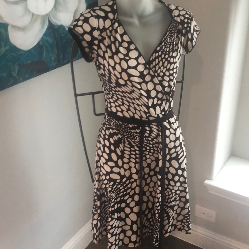 ❤️City Triangles polka dot dress